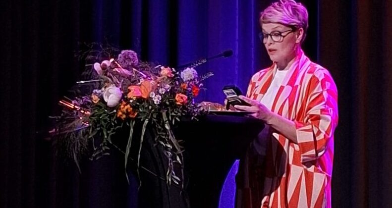 Professor Piltonen rewarded for exemplary science communication